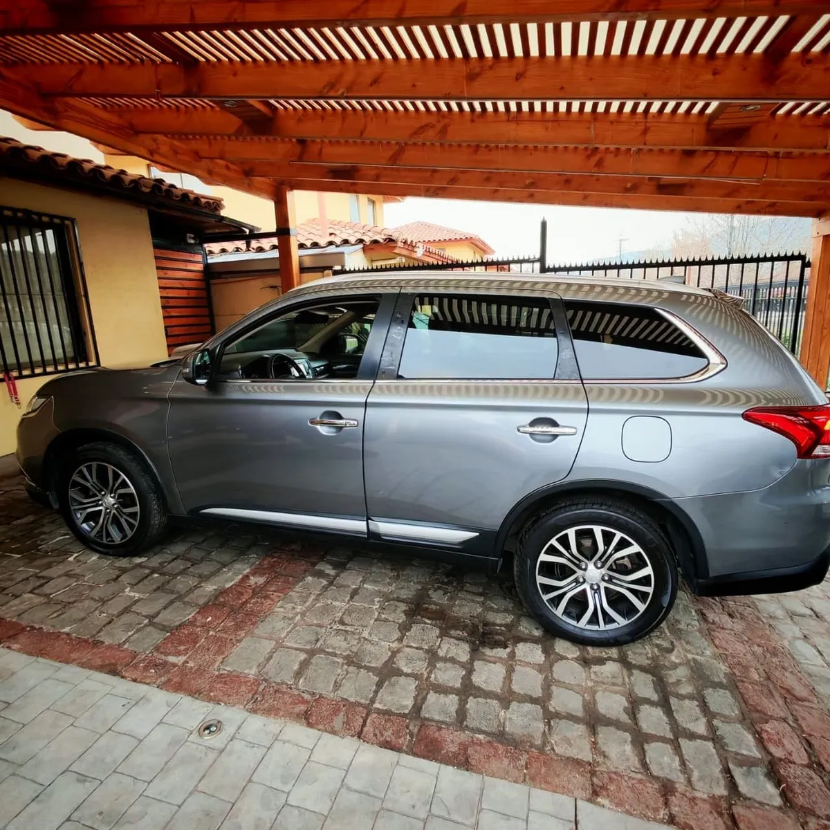 MITSUBISHI OUTLANDER 2.4 Glx At 4x4 año 2017