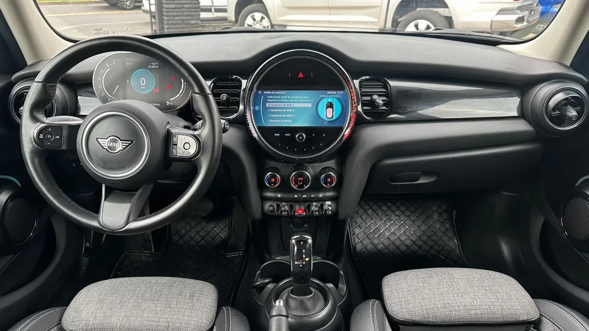 Mini Cooper 1.5 Classic 5 Puertas At año 2024