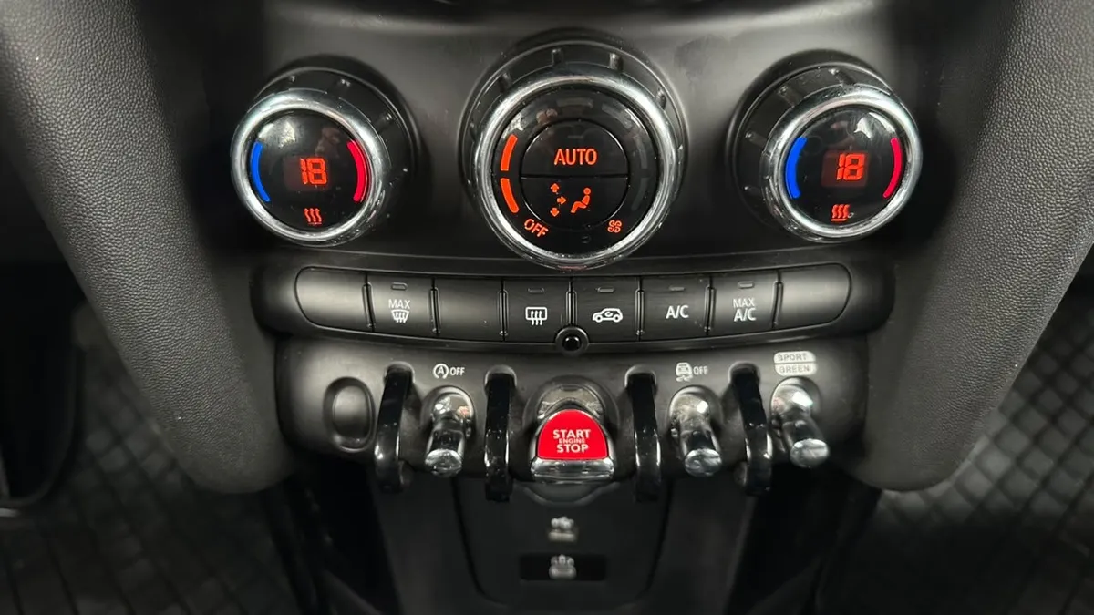Mini Cooper 1.5 Classic 5 Puertas At año 2024