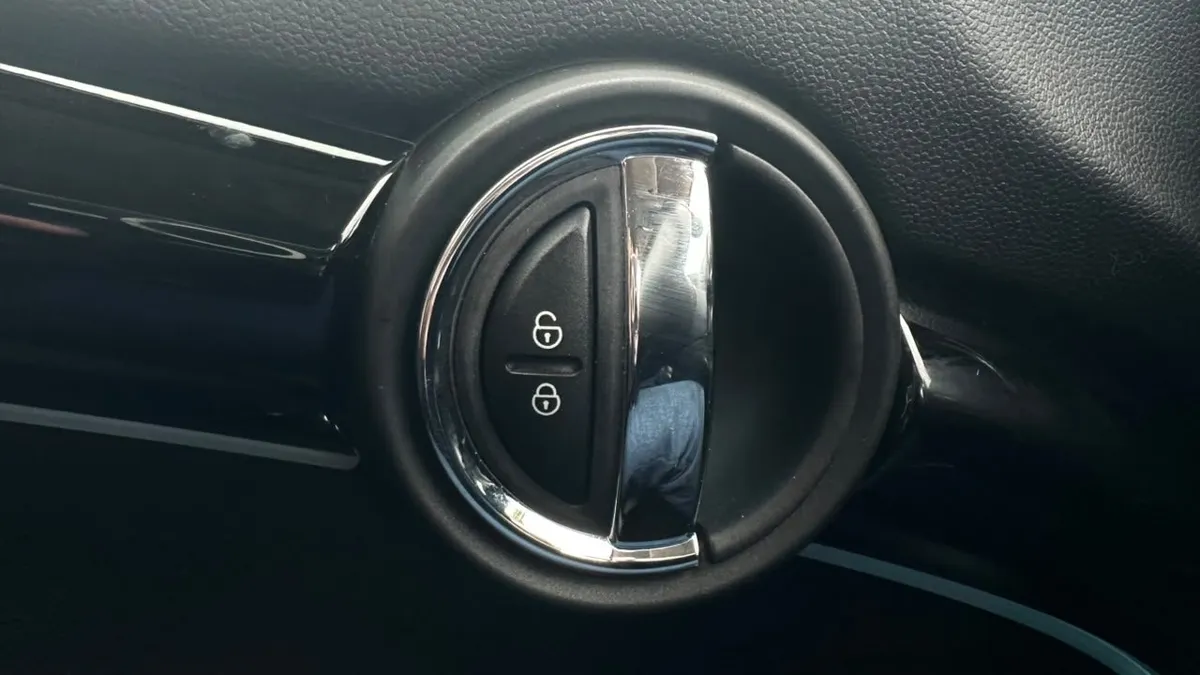 Mini Cooper 1.5 Classic 5 Puertas At año 2024