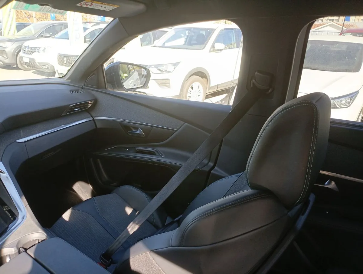 Peugeot 5008 1.5 Allure Pack Bluehdi 130 4x2 Eat8 5p año 2024
