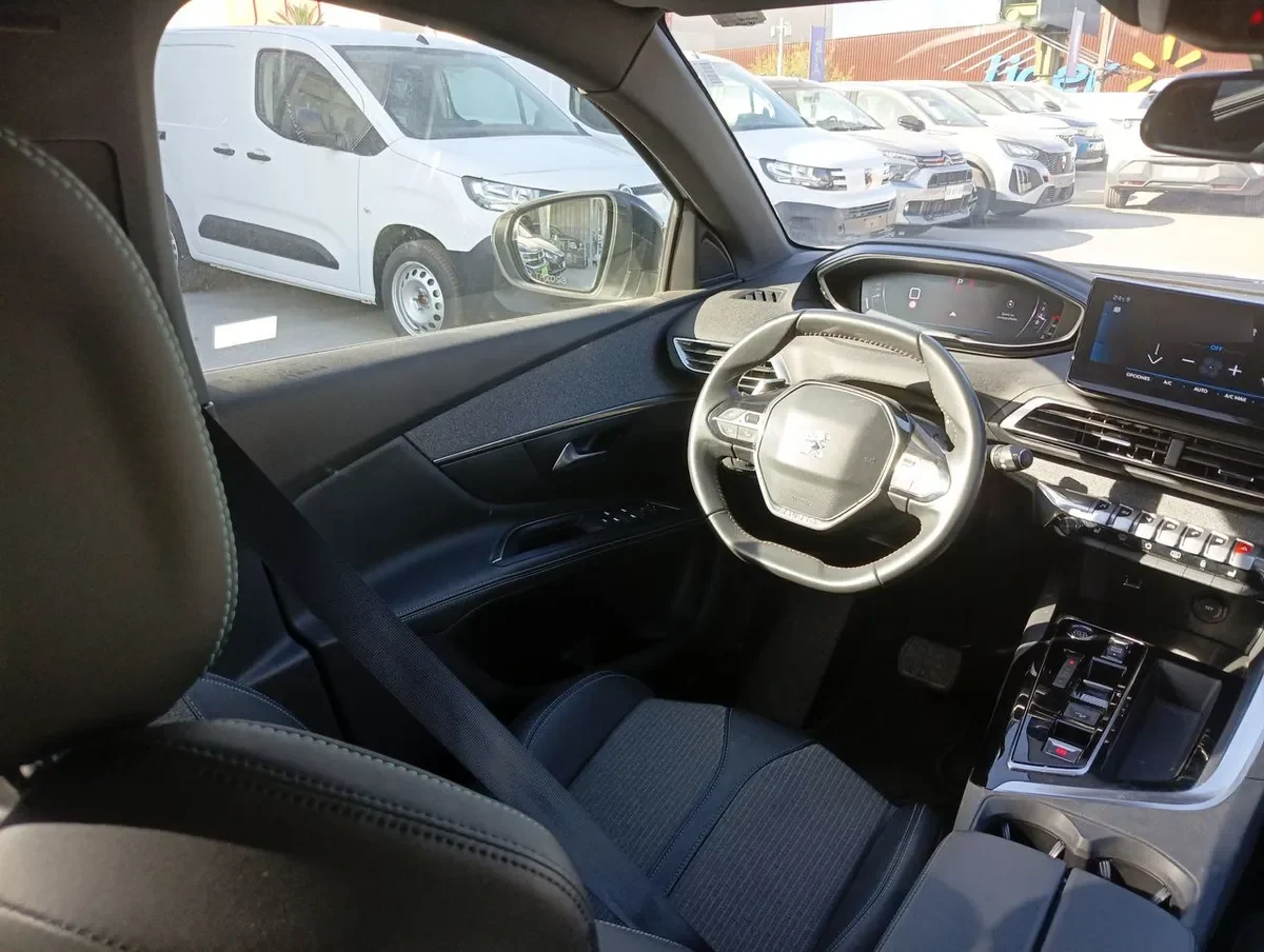 Peugeot 5008 1.5 Allure Pack Bluehdi 130 4x2 Eat8 5p año 2024
