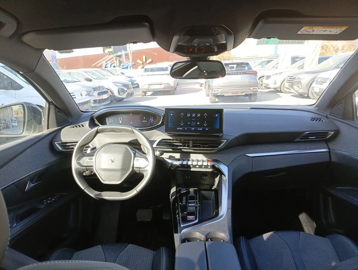 Peugeot 5008 1.5 Allure Pack Bluehdi 130 4x2 Eat8 5p año 2024