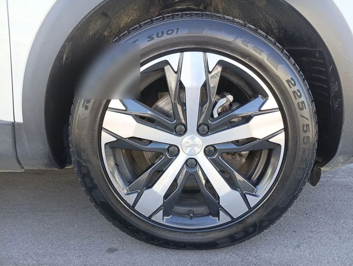 Peugeot 5008 1.5 Allure Pack Bluehdi 130 4x2 Eat8 5p año 2024