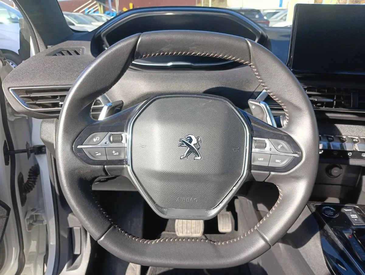 Peugeot 5008 1.5 Allure Pack Bluehdi 130 4x2 Eat8 5p año 2024
