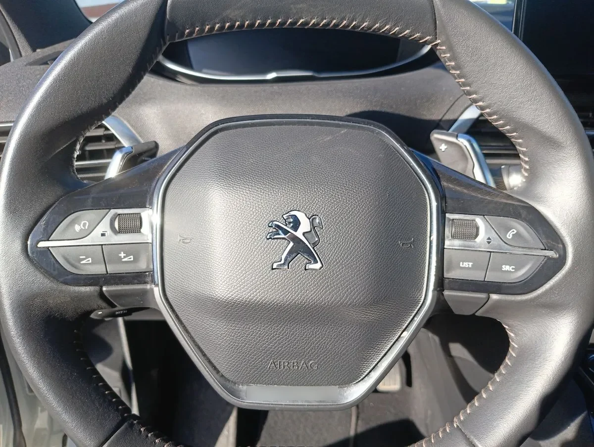 Peugeot 5008 1.5 Allure Pack Bluehdi 130 4x2 Eat8 5p año 2024