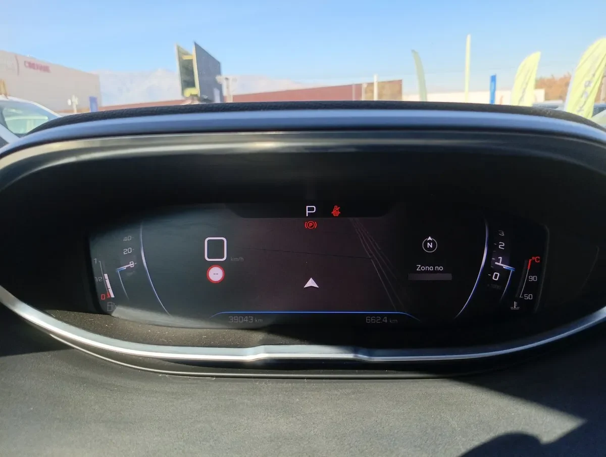Peugeot 5008 1.5 Allure Pack Bluehdi 130 4x2 Eat8 5p año 2024