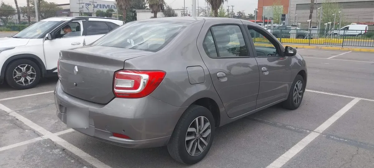 Renault Symbol 1.6 Intens Tech 4x2 Mt 4p año 2021