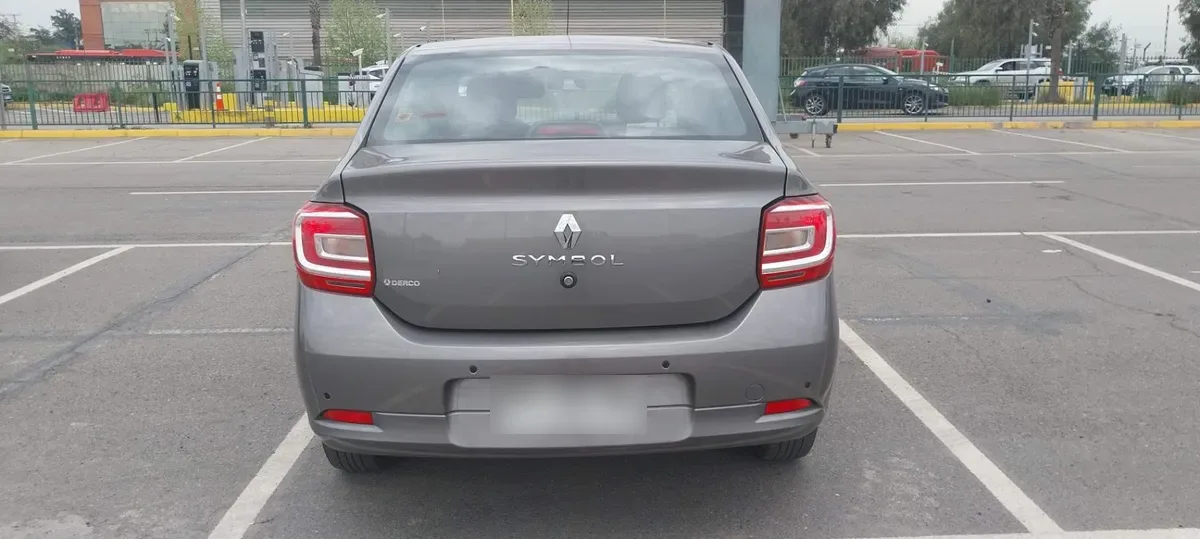 Renault Symbol 1.6 Intens Tech 4x2 Mt 4p año 2021