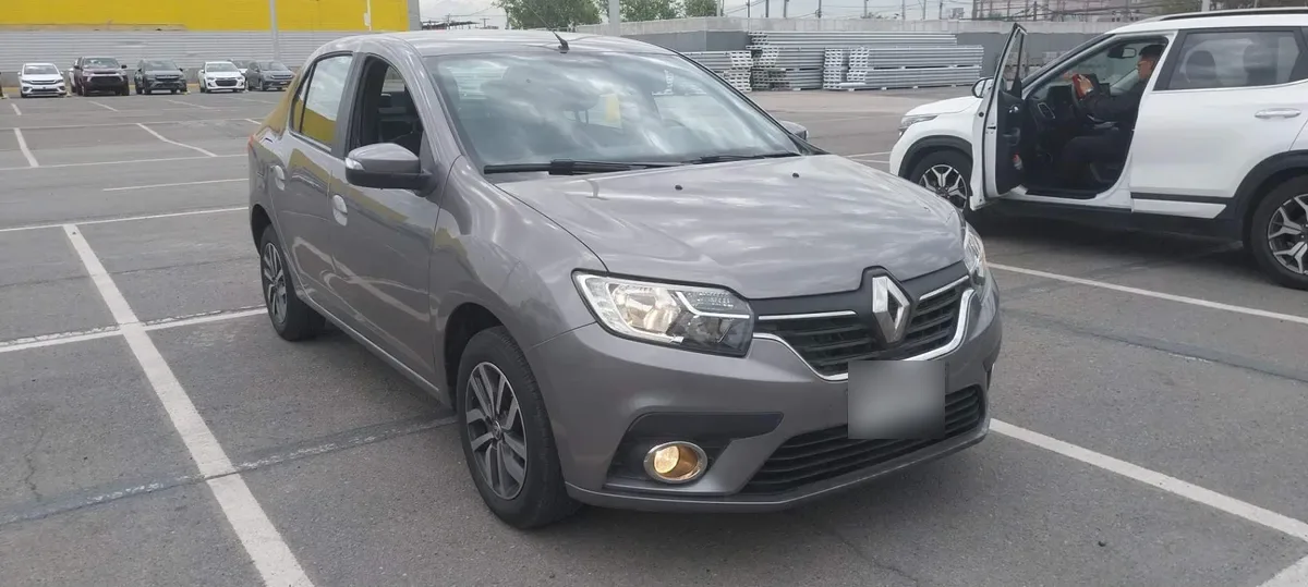 Renault Symbol 1.6 Intens Tech 4x2 Mt 4p año 2021