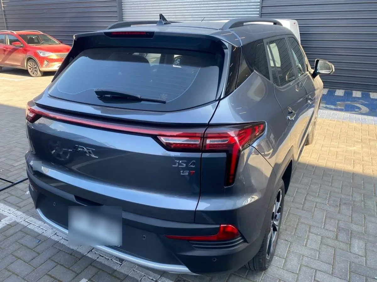 JAC Js4 1.5 Luxury 4x2 Cvt At 5p año 2026