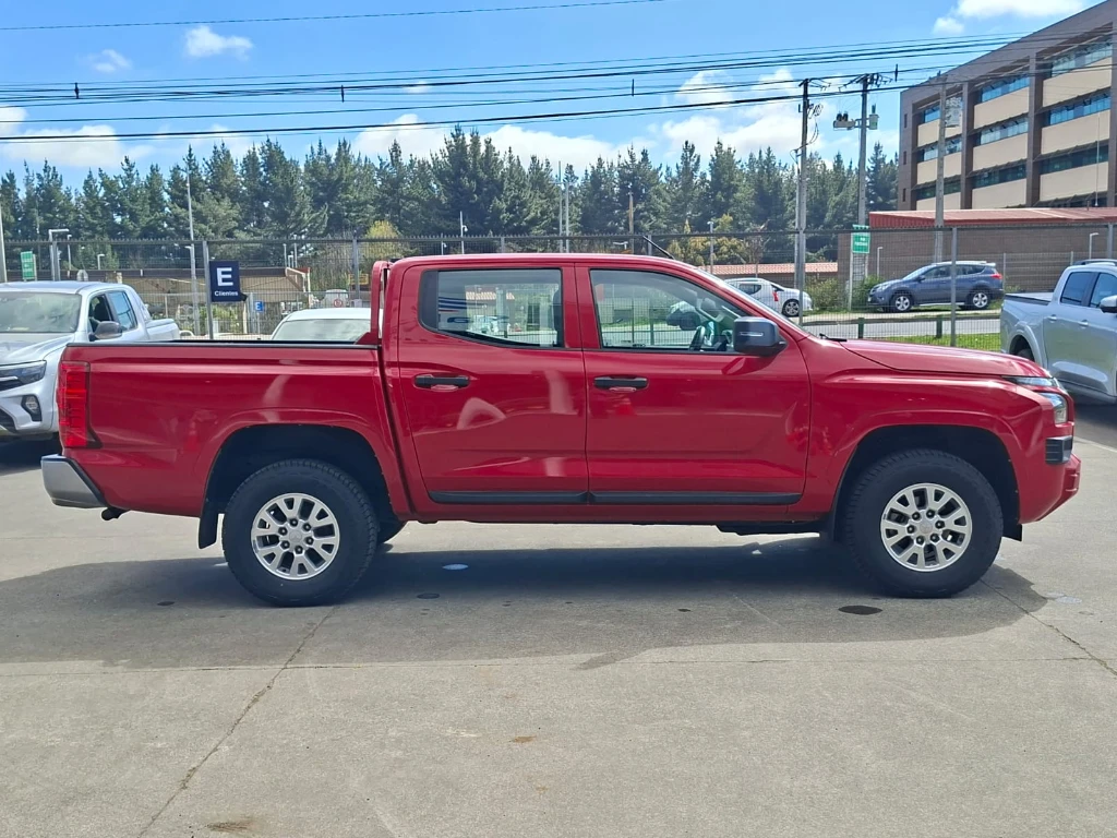 Mitsubishi L200 Katana D/c 2.4 Tdi Mt Xrt 4x4 año 2024
