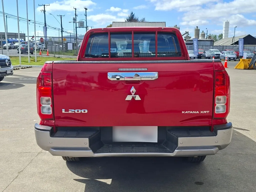 Mitsubishi L200 Katana D/c 2.4 Tdi Mt Xrt 4x4 año 2024