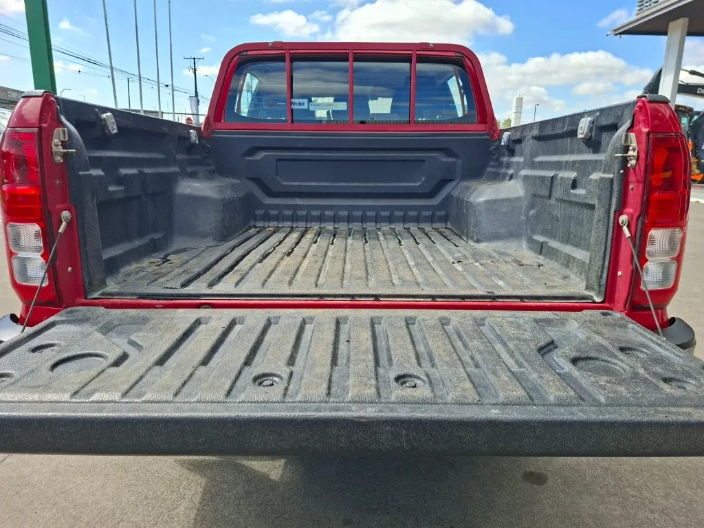 Mitsubishi L200 Katana D/c 2.4 Tdi Mt Xrt 4x4 año 2024