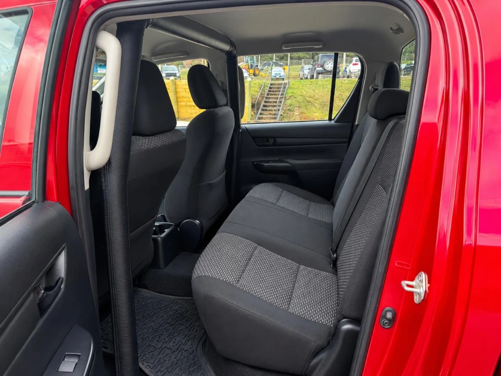 Toyota Hilux Hilux Dc 4x4 2.4 D Dx Mt año 2024