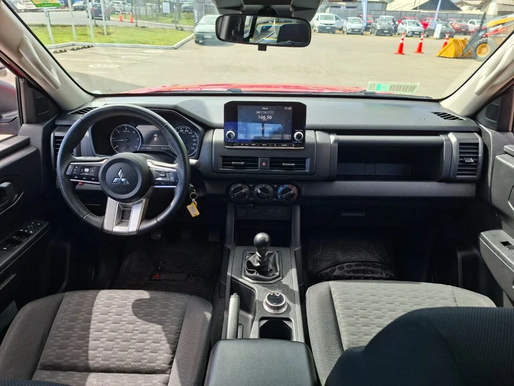 Mitsubishi L200 Katana D/c 2.4 Tdi Mt Xrt 4x4 año 2024