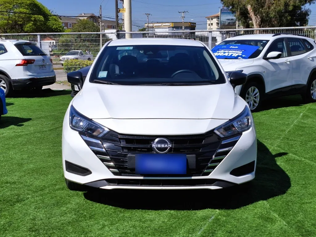 Nissan Versa 1.6 Sense 4x2 Mt 4p año 2025