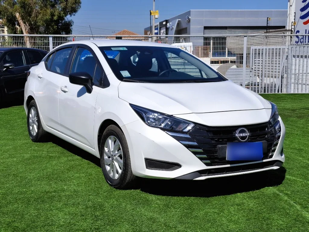 Nissan Versa 1.6 Sense 4x2 Mt 4p año 2025