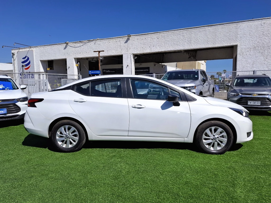 Nissan Versa 1.6 Sense 4x2 Mt 4p año 2025