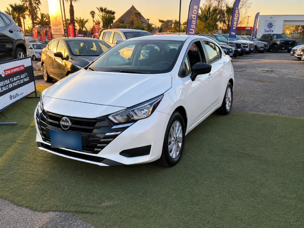 Nissan Versa 1.6 Sense 4x2 Mt 4p año 2025