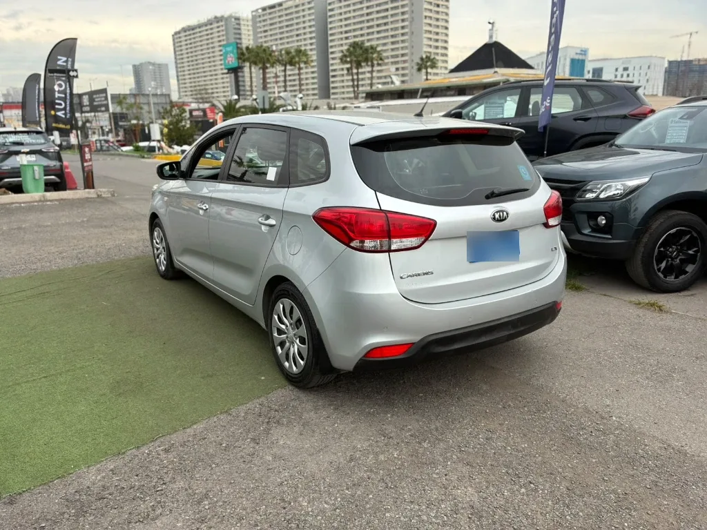 Kia Carens 2.0 Ex Dab Abs Ac Mt año 2015