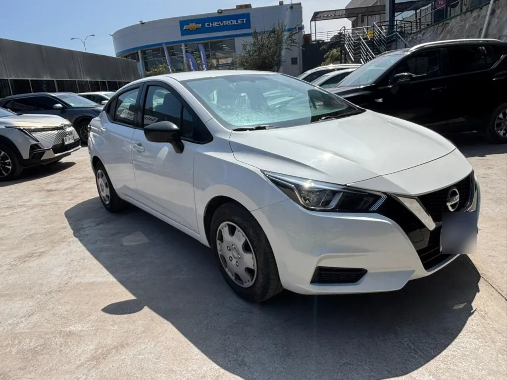 Nissan Versa 1.6 Sense 4x2 Mt 4p año 2023