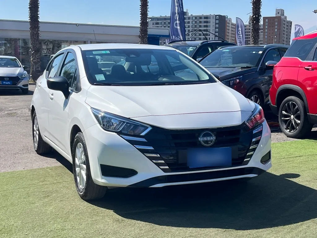 Nissan Versa 1.6 Sense 4x2 Mt 4p año 2025
