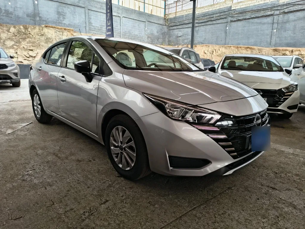 Nissan Versa 1.6 Sense 4x2 Mt 4p año 2025