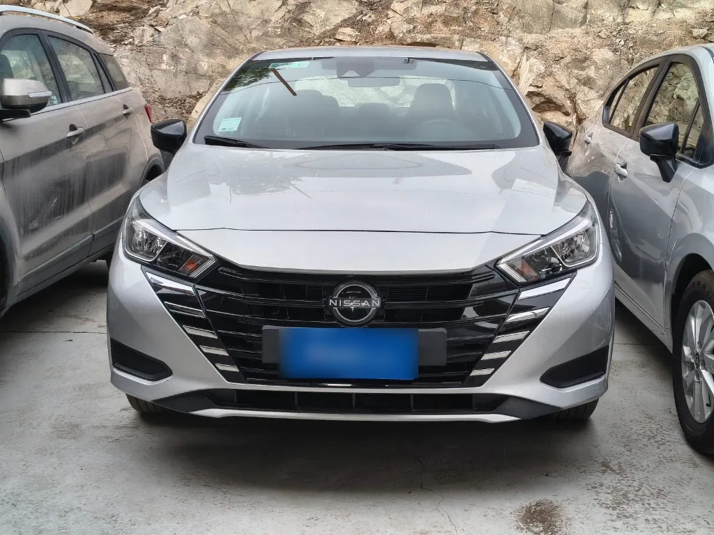Nissan Versa 1.6 Sense 4x2 Mt 4p año 2025