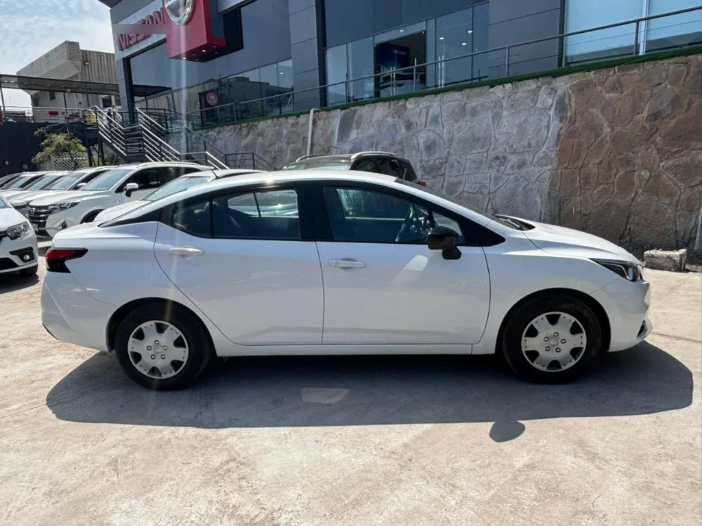 Nissan Versa 1.6 Sense 4x2 Mt 4p año 2023