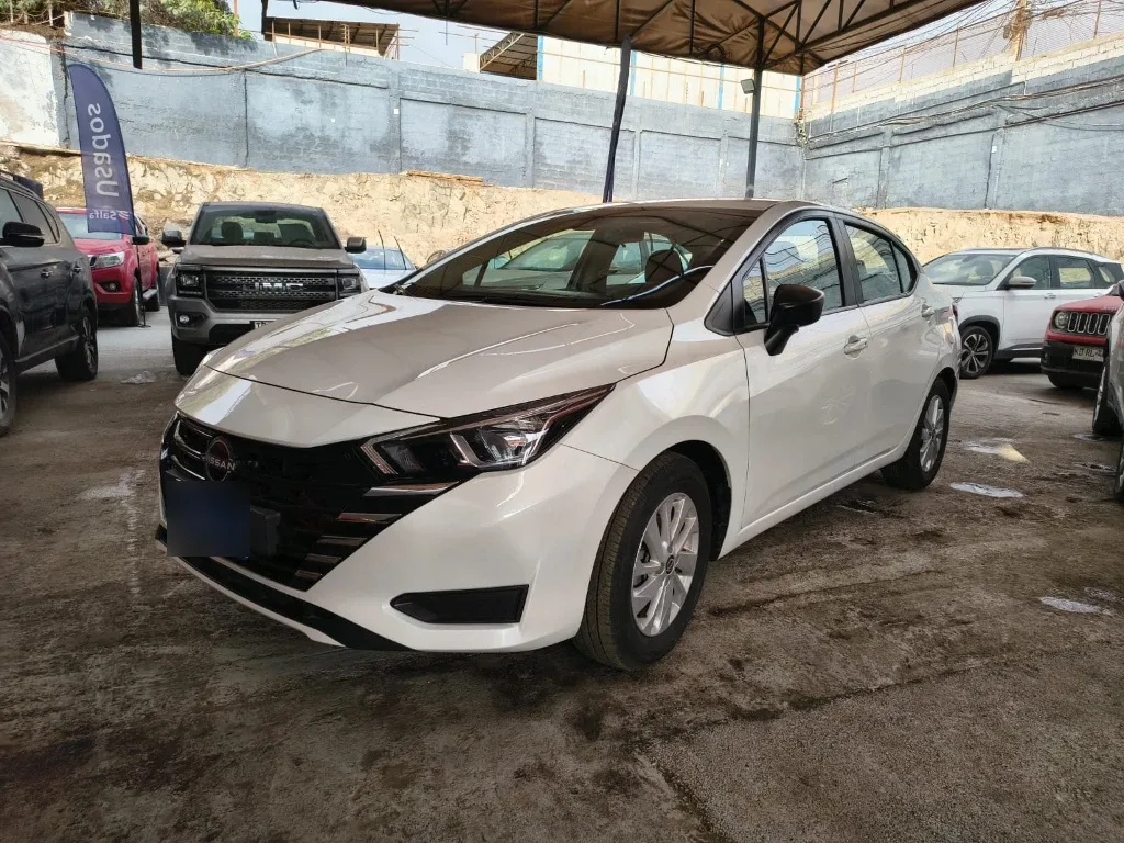 Nissan Versa 1.6 Sense 4x2 Mt 4p año 2025