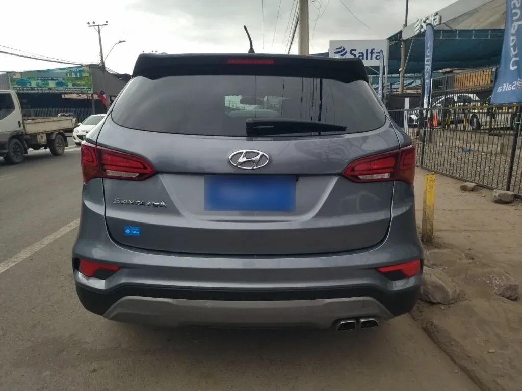 Hyundai Santa Fe 2.4 4x2 Mt 5p año 2017