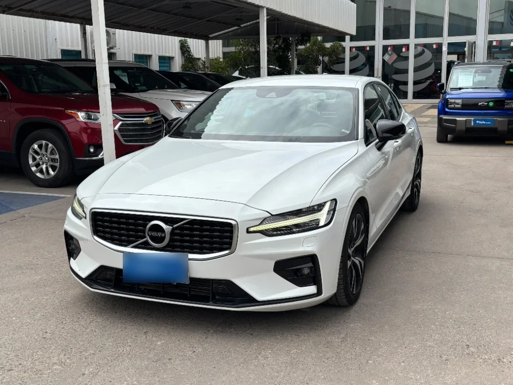 Volvo S60 2.0 T4 R-Design At año 2020