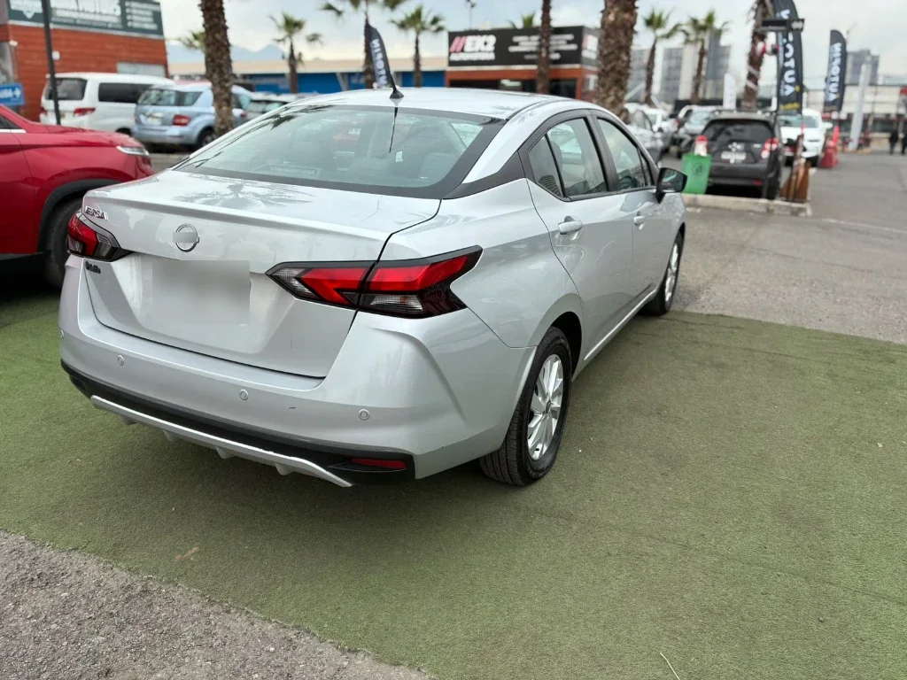 Nissan Versa 1.6 Sense 4x2 Mt 4p año 2025