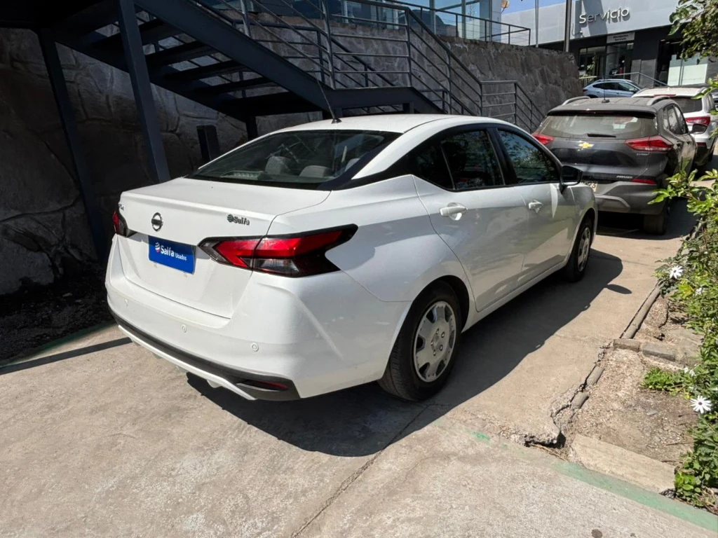Nissan Versa 1.6 Sense 4x2 Mt 4p año 2023