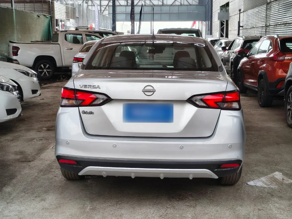 Nissan Versa 1.6 Sense 4x2 Mt 4p año 2025