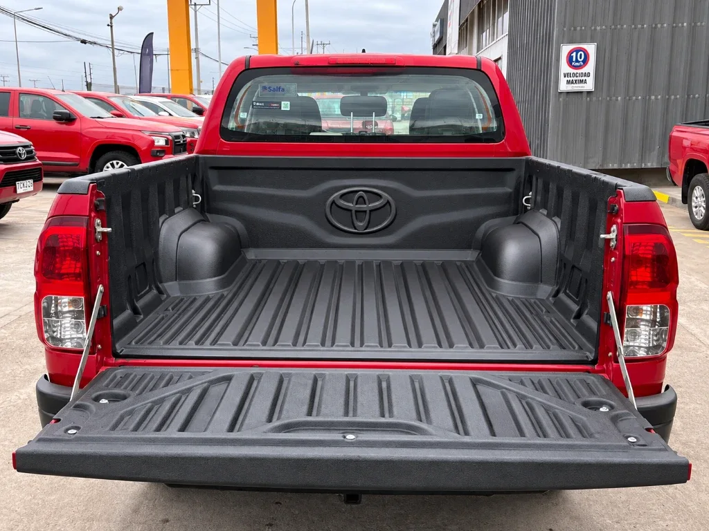 Toyota Hilux Dc 4x4 2.4 D Dx Mt año 2024