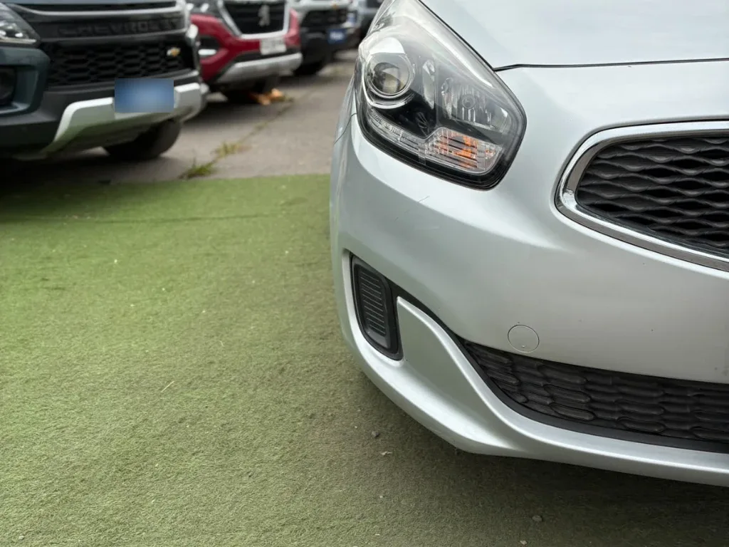 Kia Carens 2.0 Ex Dab Abs Ac Mt año 2015