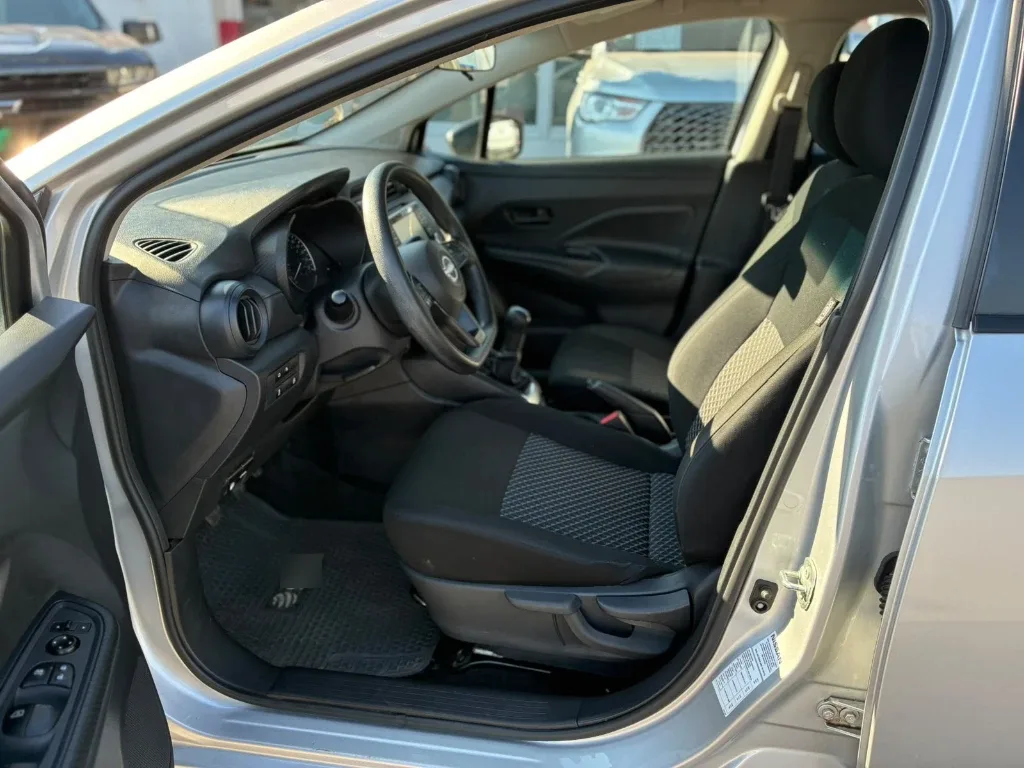 Nissan Versa 1.6 Sense 4x2 Mt 4p año 2025
