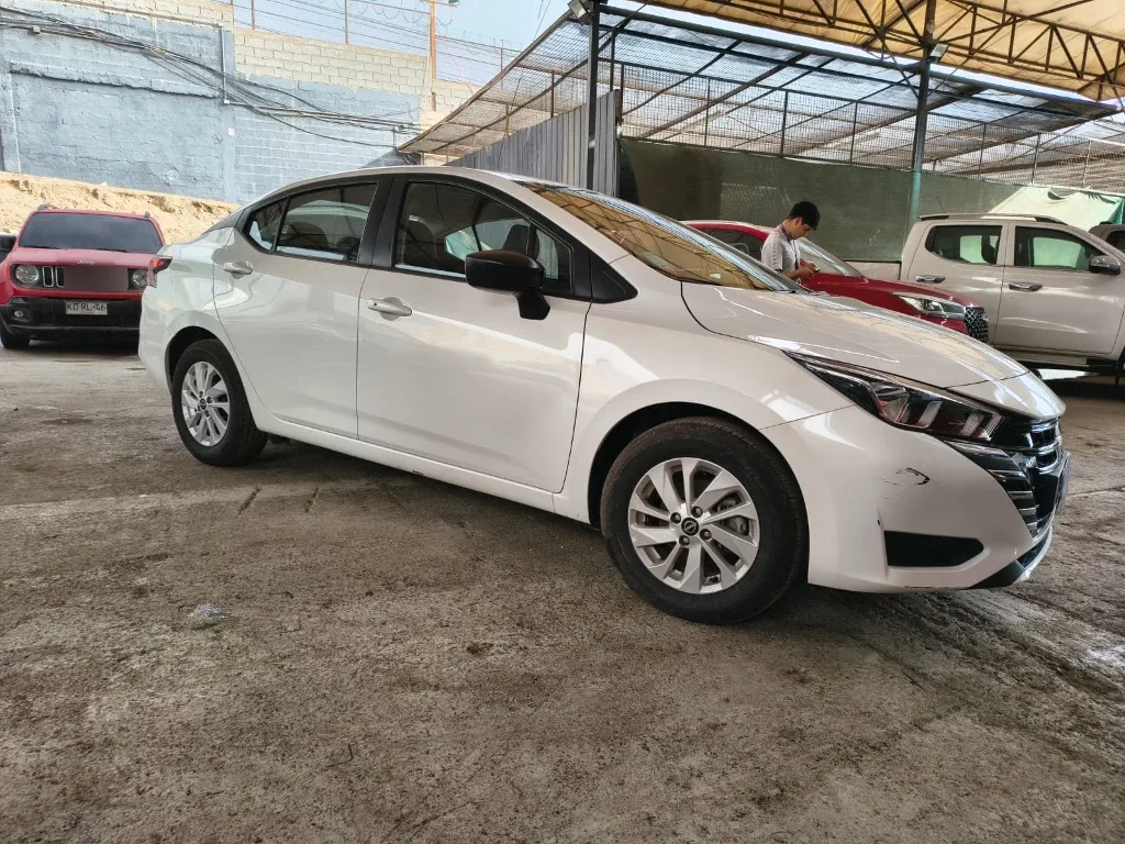 Nissan Versa 1.6 Sense 4x2 Mt 4p año 2025