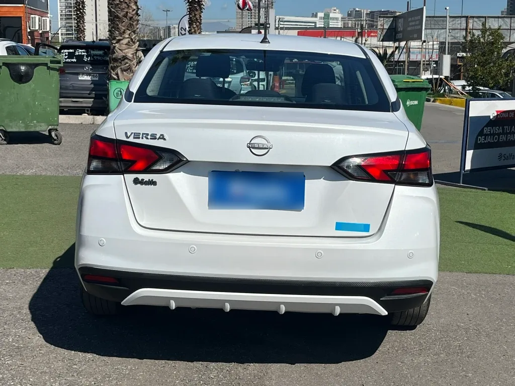 Nissan Versa 1.6 Sense 4x2 Mt 4p año 2025