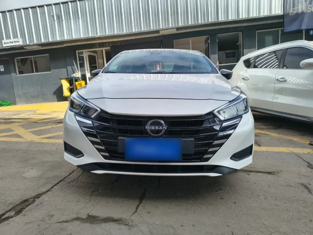 Nissan Versa 1.6 Sense 4x2 Mt 4p año 2025