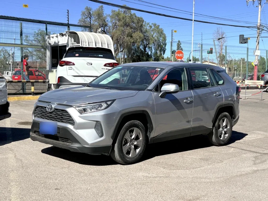 Toyota Rav4 2.0 Le 4x2 Cvt At 5p año 2023