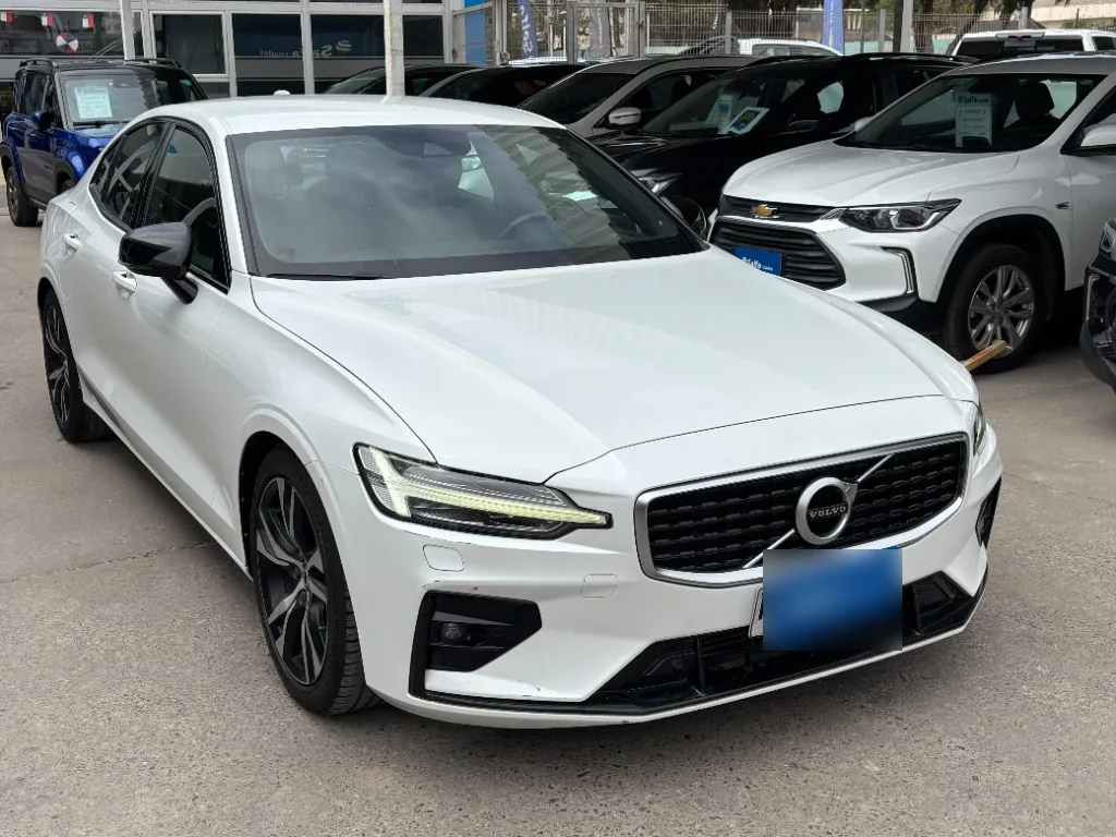 Volvo S60 2.0 T4 R-Design At año 2020