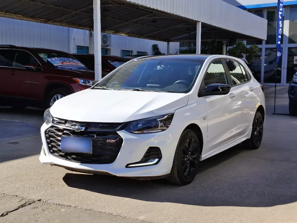 Chevrolet Onix 1.0t Rs R 4x2 Hb Mt 5p año 2024