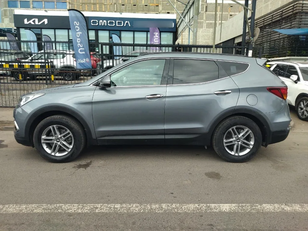 Hyundai Santa Fe 2.4 4x2 Mt 5p año 2017