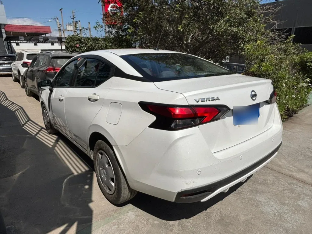 Nissan Versa 1.6 Sense 4x2 Mt 4p año 2023