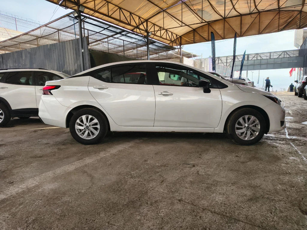 Nissan Versa 1.6 Sense 4x2 Mt 4p año 2025