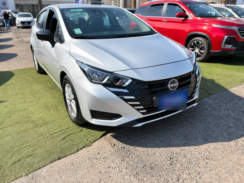 Nissan Versa 1.6 Sense 4x2 Mt 4p año 2025