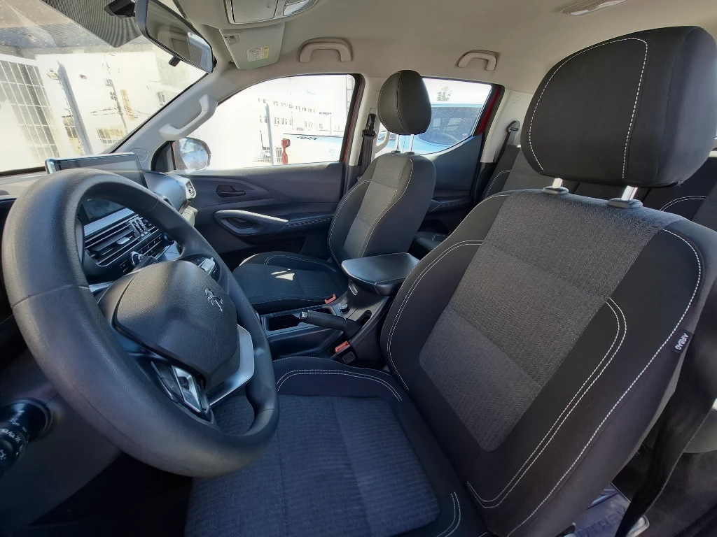 Peugeot Landtrek 2.2 Action4 Bluehdi Diesel 4x4 180hp At 4p año 2024